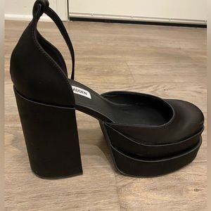 Steve Madden Black Charlize Platform Pump